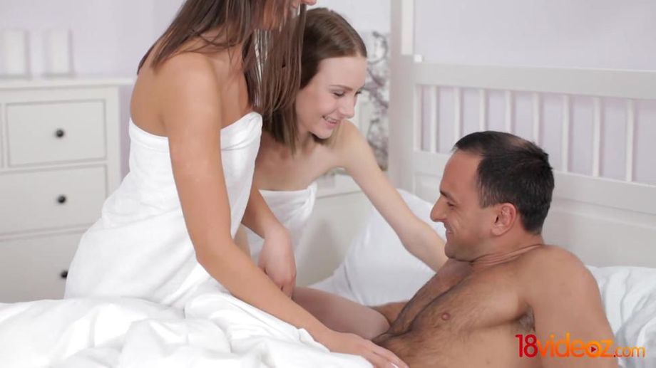 Los adolescentes se cuelan para compartir pollas